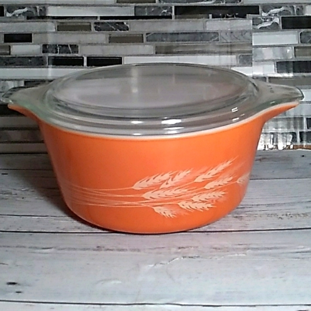 Vintage 1979 orange Harvest Wheat Pyrex baking dish with lid